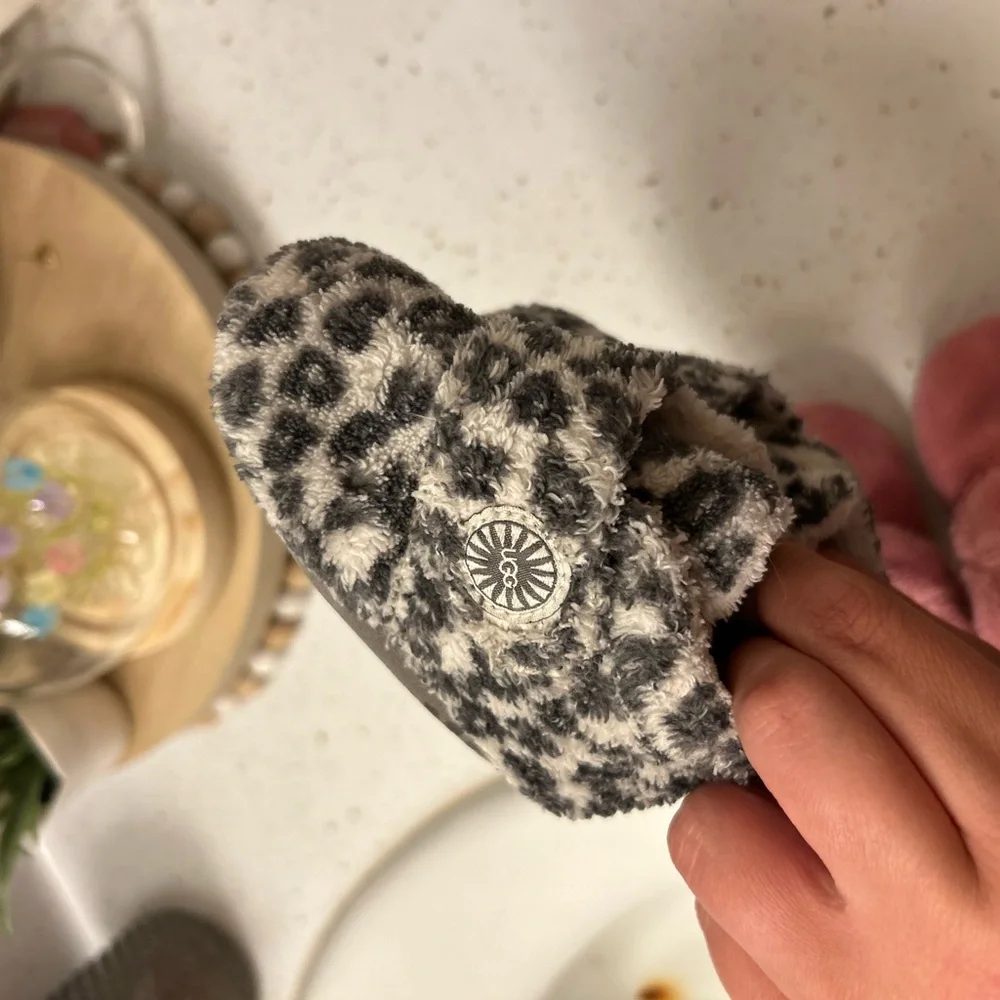2 pairs of baby girl Uggs size 2/3 - Picture 4 of 5